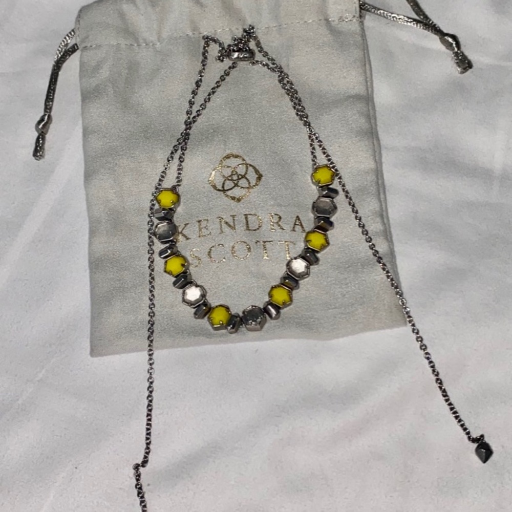 Kendra Scott necklace